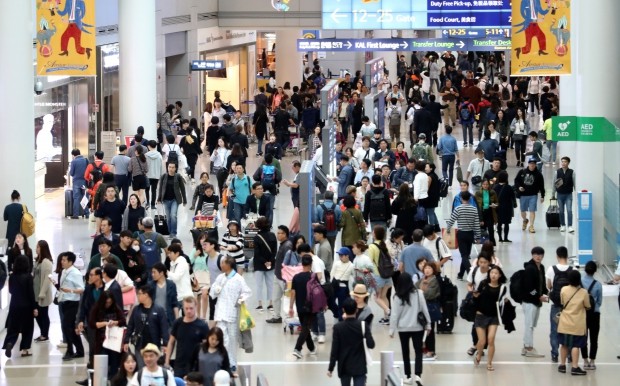 연휴 첫날 인천공항 출발객 11만4천명… 개항이래 '최다'