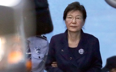 법원 "박근혜 국선변호인 선정"… 박근혜, 유영하와 대응 논의