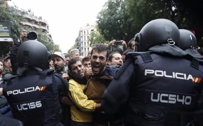 카탈루냐 독립투표서 경찰과 충돌로 38명 부상
