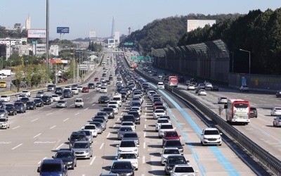 고속도로 귀성길 '몸살'… 서울→부산 6시간 20분