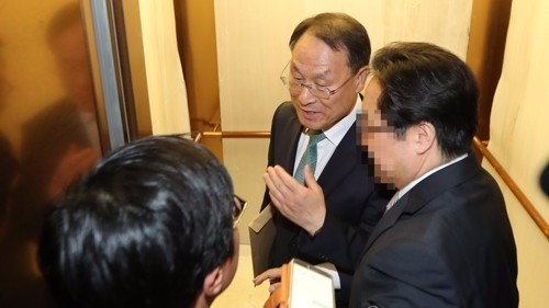 국정원도 '화이트리스트' 관여정황…검찰, 전 기조실장 압수수색