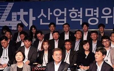 정부 "4차산업혁명 2030년 460조 효과"… 역기능 대응 미흡