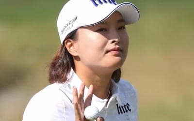 'LPGA 직행 티켓' 손에 넣은 고진영… 5번째 신데렐라 탄생