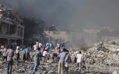 소말리아 수도서 최악의 연쇄 폭탄 테러… "최소 231명 사망"