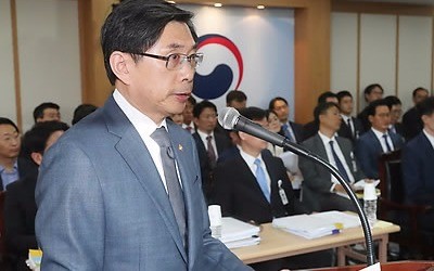 박상기 법무 "세월호 당일 朴 행적, 사실관계 위해 재조사 필요"