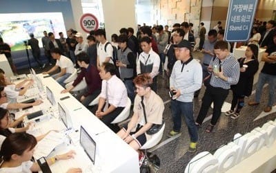 '출시 한달' 갤노트8, 판매 1위 '질주'… 하루 1만5000대 팔려