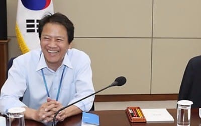 임종석 "공론화위, 또 하나의 민주주의… 위대한 국민께 감사"