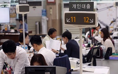 최고금리 내리고 기준금리 오르면 "카드사·저축은행 경영 위기 올 수도"