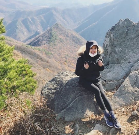 '임신 9개월' 이시영, 아름다운 D라인 뽐내며 등산 삼매경