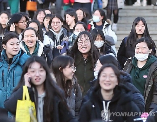 [수능] '12년+1주일' 입시지옥 벗어난 수험생들 "드디어 해방!" 