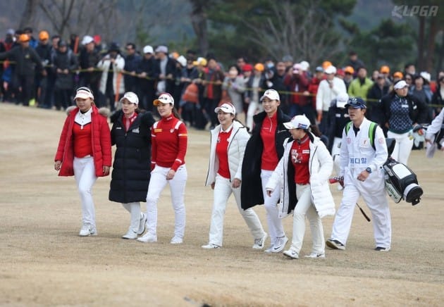 [포토] 김민선 응원하는 Team KLPGA 선수들