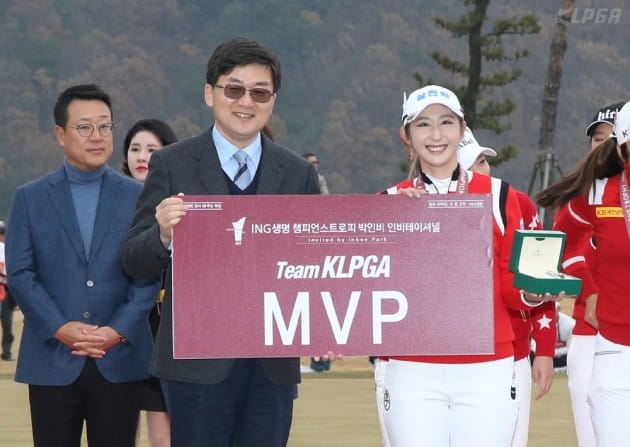 [포토] Team KLPGA MVP 수상한 배선우