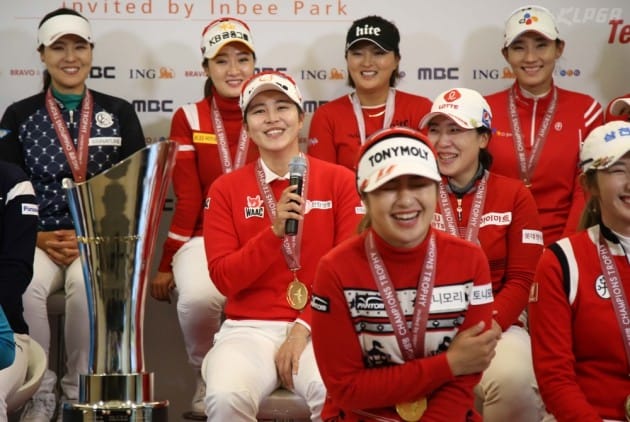 [포토] 우승소감 전하는 Team KLPGA 주장 김지현