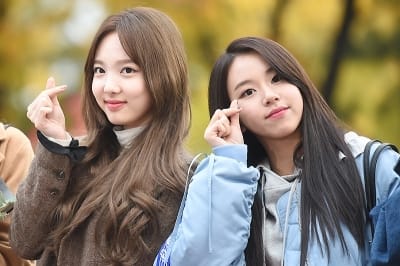  트와이스 나연-채영, '깜찍하게 하트~'