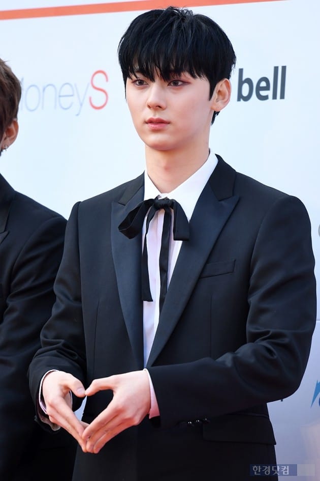 [포토] 황민현, '멋지게 하트~' (AAA 시상식)