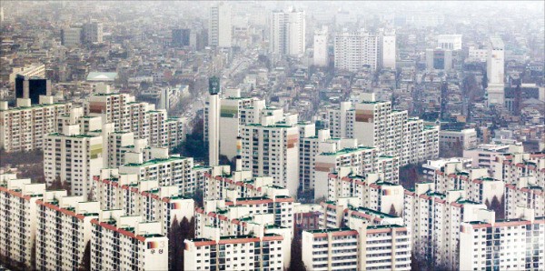 실거래가와 호가가 1억원 가까이 차이 나는 서울 송파구 아시아선수촌아파트와 잠실우성아파트.  /한경DB
