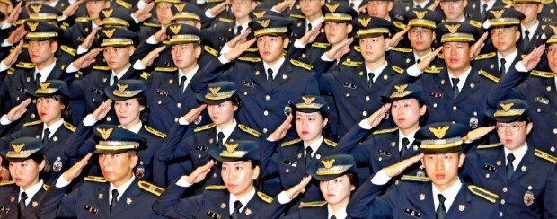[경찰팀 리포트] 하위직이 91% '피라미드' 구조… 승진 적체에 활력 잃는 경찰