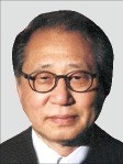 새 한국문화예술위원장에 황현산 교수
