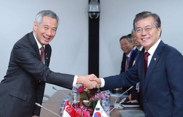 문재인 대통령, 리센룽 싱가포르 총리와 회담… 4차산업혁명·IT·중소기업이 '화두'
