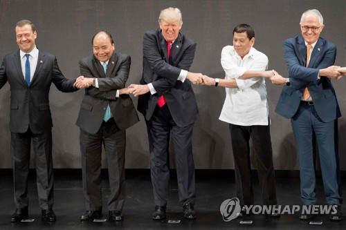 아세안 정상회의 개막… 韓美中日 등 북핵·남중국해 외교전