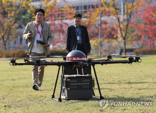 야간에 드론 날리려면 보험 가입해야…안전기준 확정