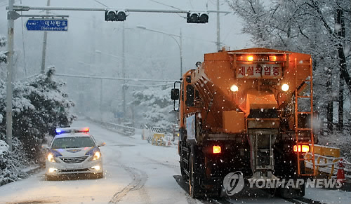 서울시, 대설특보시 대중교통 연장… 폭설 1시간전 제설 준비