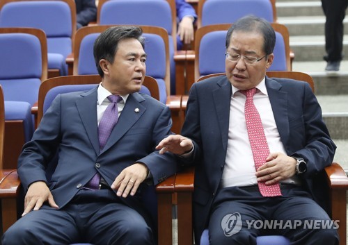 한국당 홍준표·친박 갈등 일단 봉합… 당무감사 '시한폭탄'