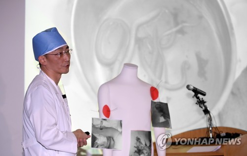 '몸속 수십 마리 기생충'… 귀순 병사 통해 엿본 북한군 실태