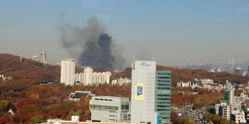 서울교대 공사장 큰불…"50명 모두 대피해 인명피해 없어"