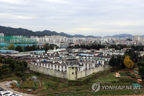 "교도소 공동묘지에 5·18 시신 6구 묻었다"…암매장 추정지 또