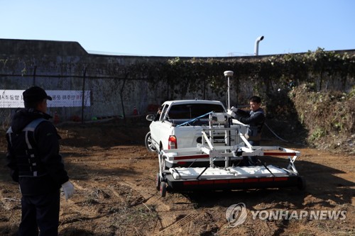 "교도소 공동묘지에 5·18 시신 6구 묻었다"…암매장 추정지 또