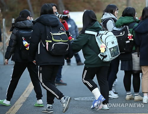 "무사히 치러야 할 텐데…" 포항 여진 불안 속 수능 시작