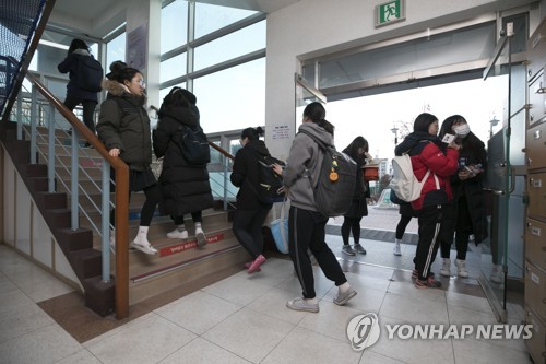 2교시까지 포항 수능 '이상 무'…"끝까지 탈 없기를"