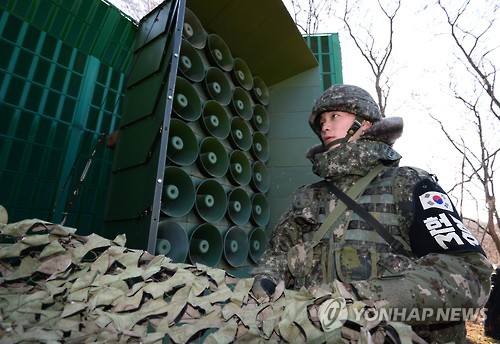 군, 대북 확성기로 최전방 북한군에 'JSA 귀순' 소식 전파