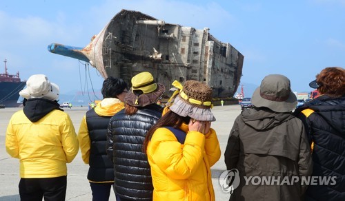 스트레스로 이 빠지고 술에 의지… 세월호 유족 여전히 고통