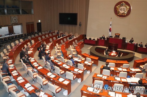 개헌특위… "권력구조 개편 선행돼야" vs "지방분권은 독립 영역"