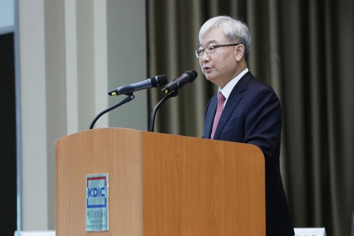 김석동 "또다른 외환위기 올 수도… 국가경쟁력 회복해야"