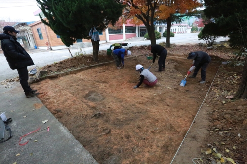 5·18 암매장 추가 의심지역 발굴 이틀째…"흔적 아직 못 찾아"