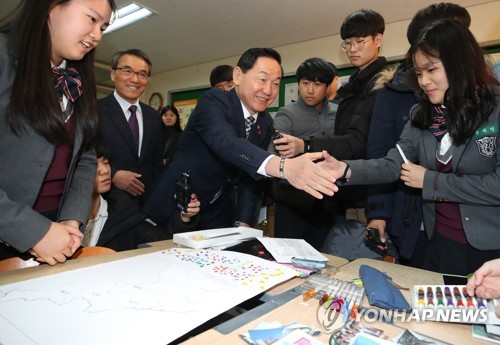 교원단체 "고교학점제 환영… 좌고우면 말고 추진해야"