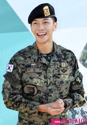 &#39;전역&#39; 이승기, 軍생활 비하인드 &#34;녹록치 않았다...올해 TV로 복귀하고 싶어&#34;