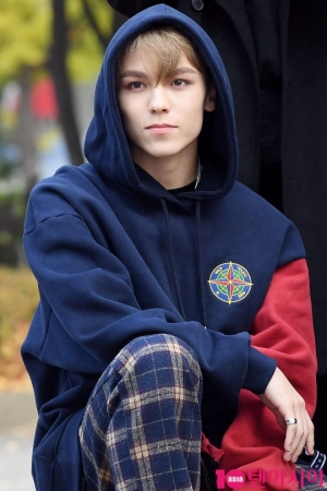 [TEN PHOTO] 세븐틴 버논 &#39;심쿵전문가&#39;