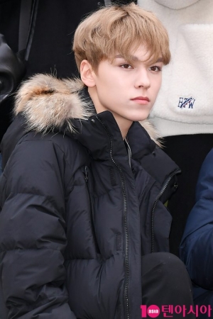 [TEN PHOTO] 세븐틴 버논 &#39;조각 외모&#39;