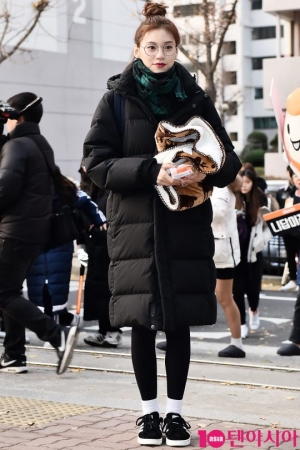 [TEN PHOTO] 위키미키 김도연 &#39;심쿵유발 수험생&#39;