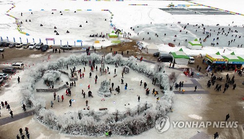 손맛 짜릿한 빙어 얼음낚시…내년 인제 빙어축제 땐 가능할까