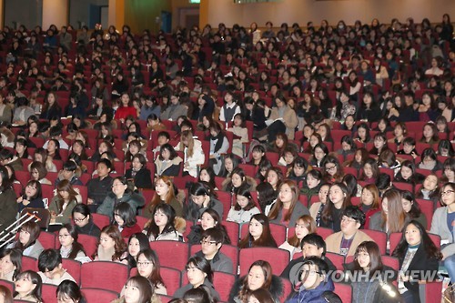 사범대생들 "OECD 기준에 한참 못미치는 교원 수 늘려야"