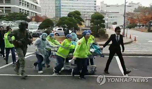 이국종의 '권역외상센터' 귀순병사 구했지만… "갈 길 멀다"