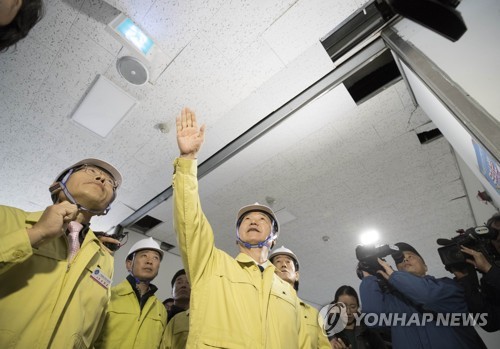 포항 방문 김상곤 부총리 "조속한 복구 위해 특별교부금 지원"