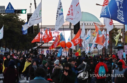 "'적폐주범' 자유한국당 해체하라"… 국회 앞서 민중총궐기 대회