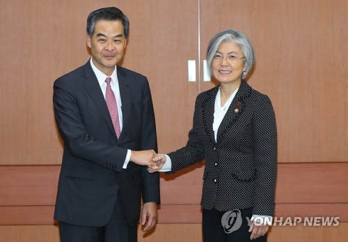 강경화 외교장관, 렁춘잉 中정협 부주석과 면담