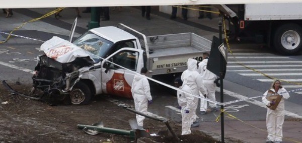 트럼프, 뉴욕 트럭돌진 '테러' 규정… "희생자 위해 기도"